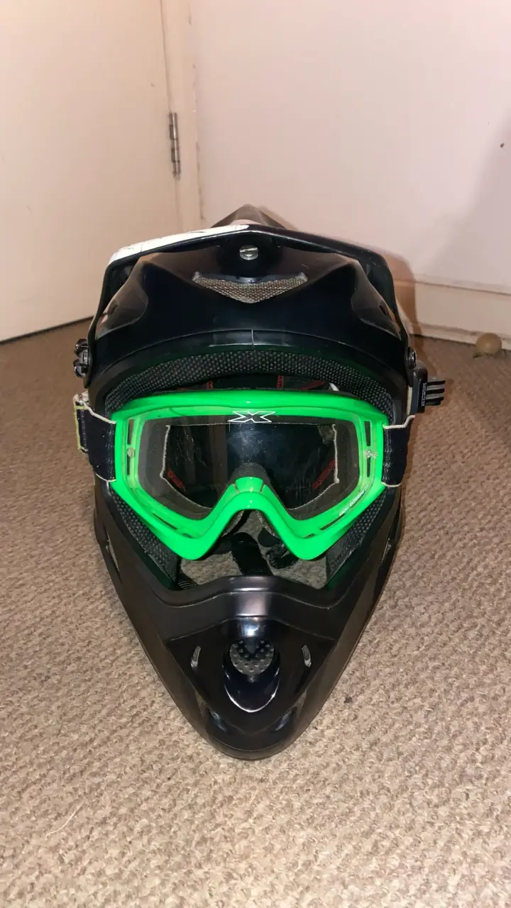 Casco integral Enduro “S” 2011 usado + Antiparras - 2
