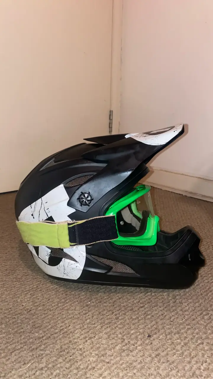 Casco integral Enduro “S” 2011 usado + Antiparras - 3
