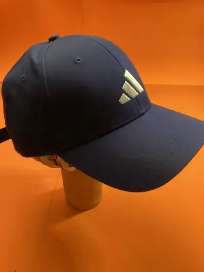 Gorra azul con logo deportivo - miniatura 2