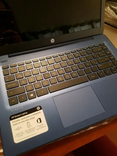 Laptop HP Stream 14 Azul con Windows 10 - miniatura 2