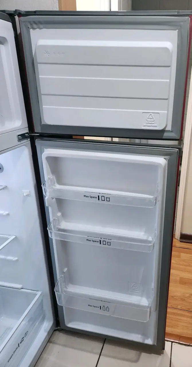 Refrigerador Midea rojo con congelador superior - 2