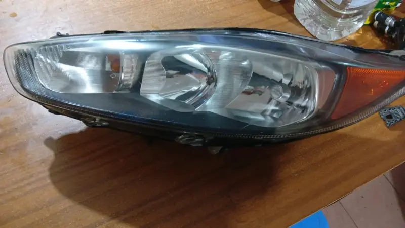 Foco delantero originales para ford fiesta - 1