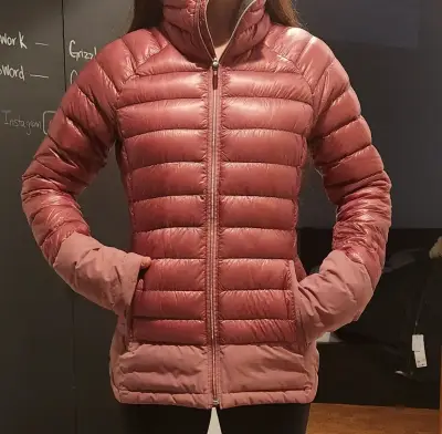 Chaqueta acolchada rosa para mujer - miniatura 1