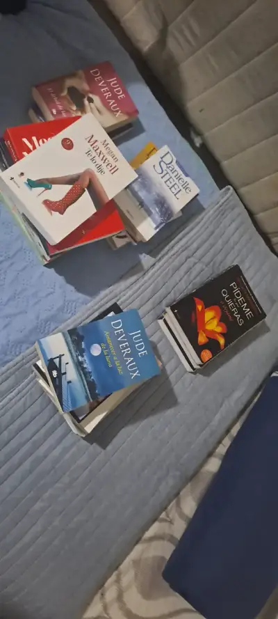 Lote de libros de romance y ficción - miniatura 1