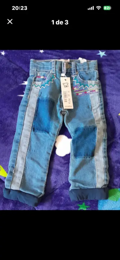 Jeans de bebé con diseño bordado - miniatura 1