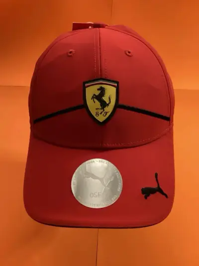 Gorra roja Ferrari Puma edición especial - miniatura 1