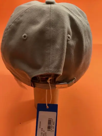 Gorra beige con logo bordado Adidas shmoo hat - miniatura 3