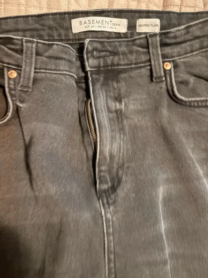 Jeans negros Basement corte flare talla 44 - 2