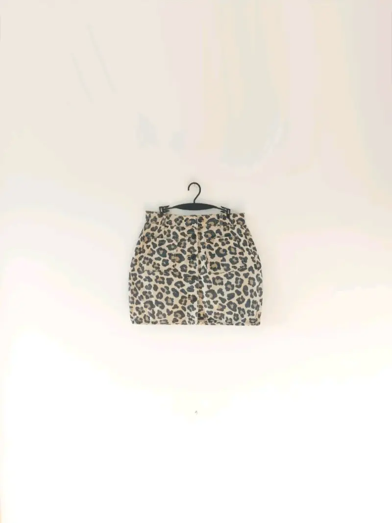 Falda corta estampado leopardo para mujer