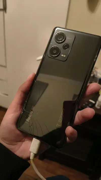 Smartphone Xiaomi Redmi 5G con pantalla grande - miniatura 2