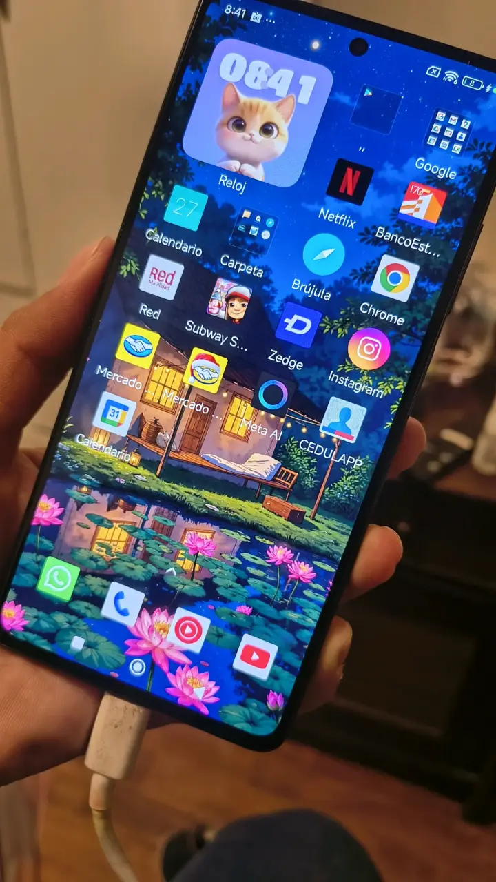 Smartphone Xiaomi Redmi 5G con pantalla grande - 3
