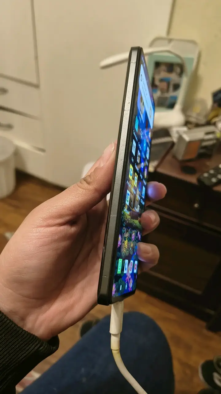 Smartphone Xiaomi Redmi 5G con pantalla grande - 6