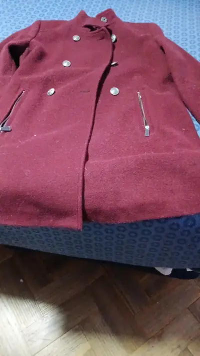 Abrigo rojo de lana para mujer - miniatura 1