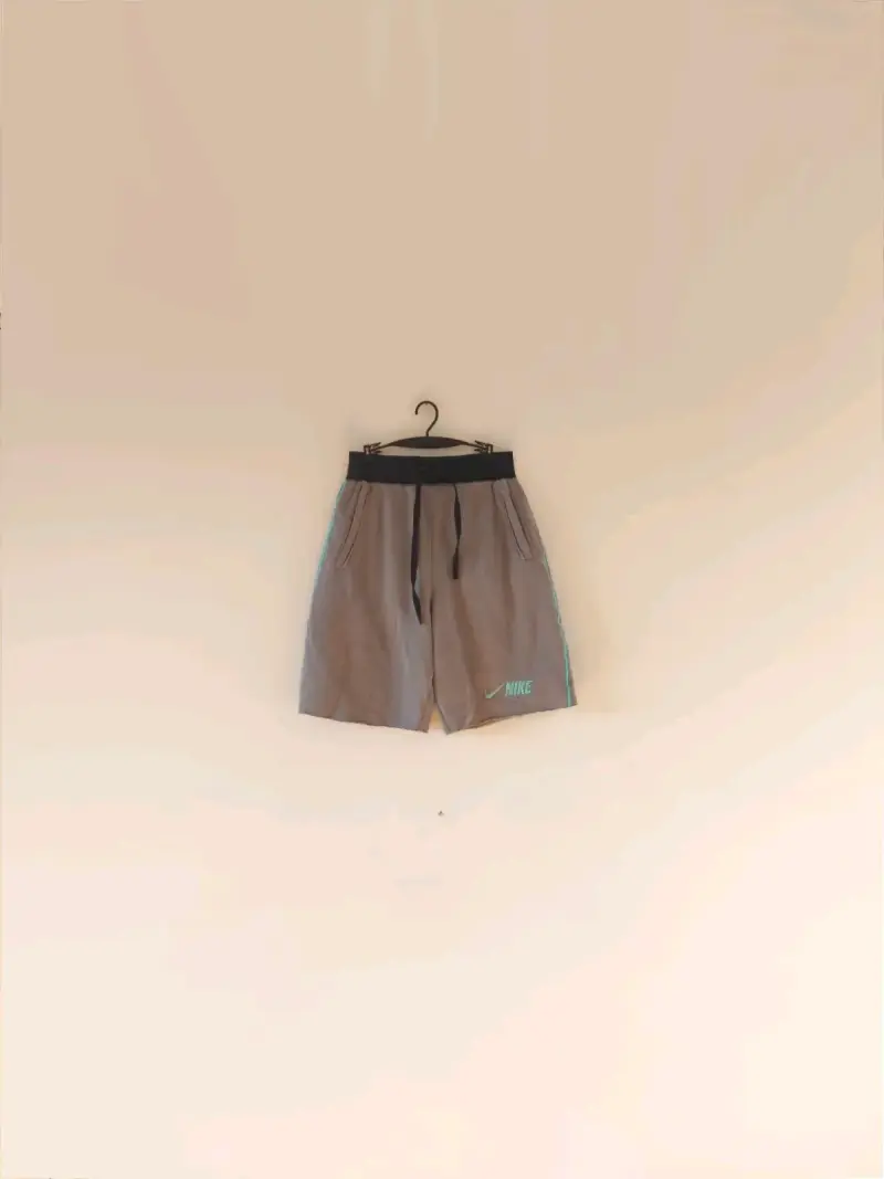 Shorts deportivos Nike grises para hombre