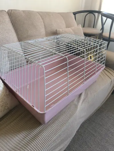 Jaula para mascotas pequeña rosa y blanca - miniatura 1