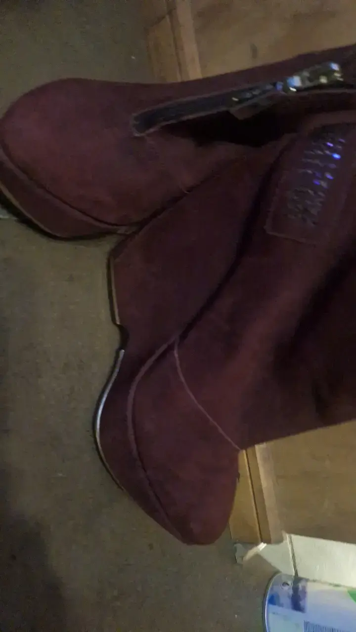Botines de gamuza burdeos con tachuelas - 2