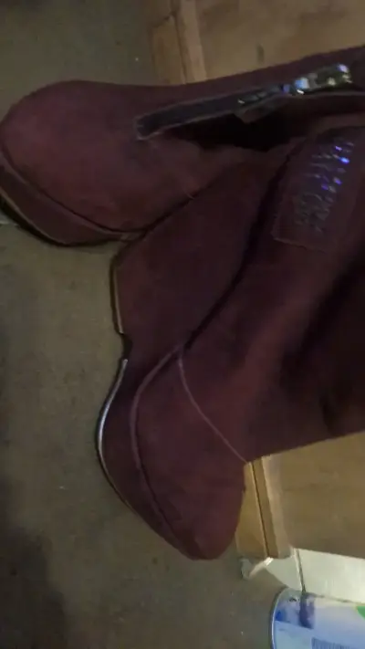 Botines de gamuza burdeos con tachuelas - miniatura 2