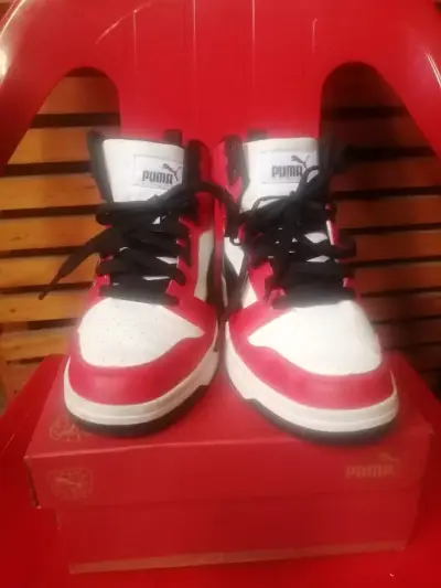 Zapatillas deportivas Puma rojas y blancas - miniatura 1