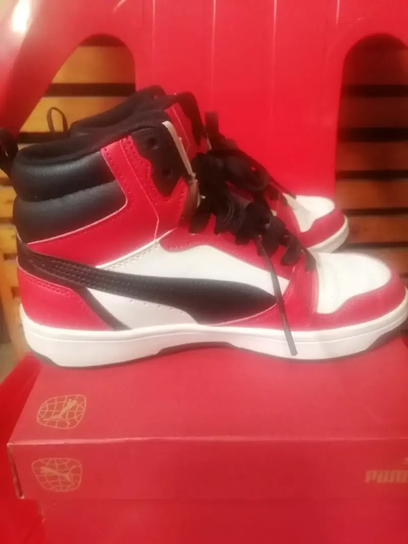 Zapatillas deportivas Puma rojas y blancas - 2