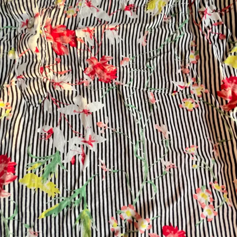 Blusa de mujer con estampado floral y rayas - 3