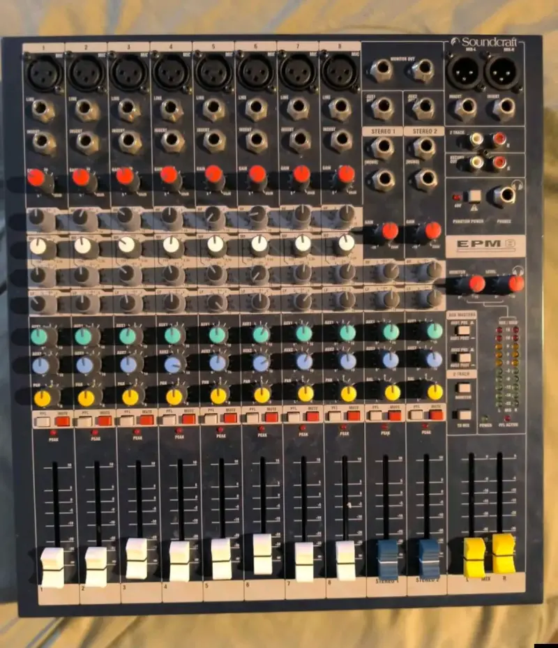 Mezcladora de Audio Soundcraft EPM 8 Canales - 5