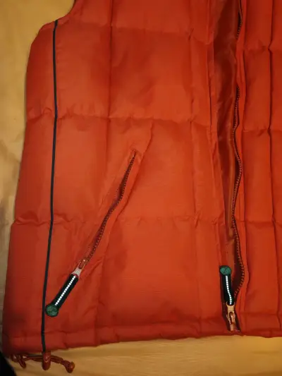 Chaleco acolchado rojo sin mangas para hombre - miniatura 2