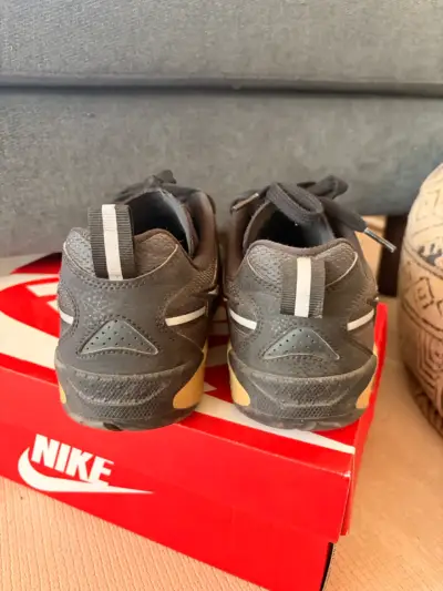 Zapatillas Nike JAM (M8.5 us- H7 us) - miniatura 1