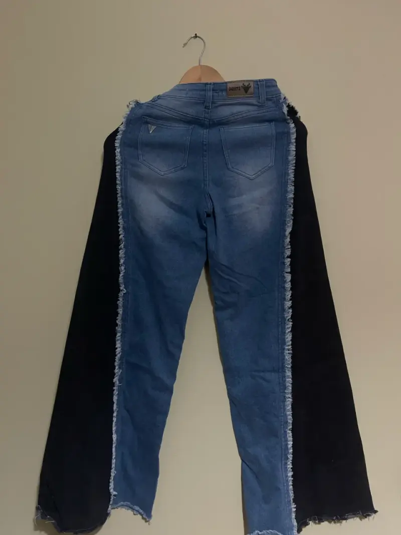 Jeans bicolor con diseño deshilachado para mujer - 2