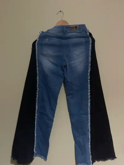 Jeans bicolor con diseño deshilachado para mujer - miniatura 2