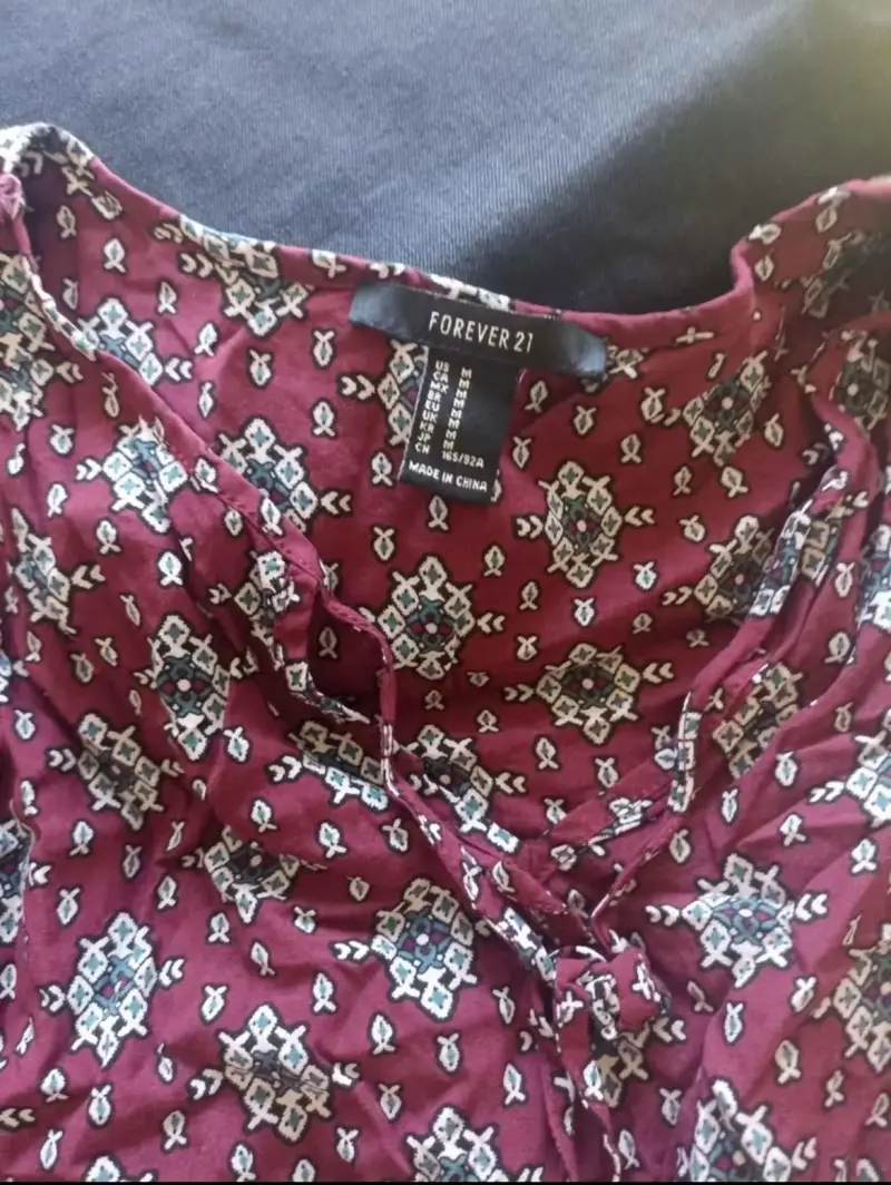 Vestido corto estampado burdeos Forever 21 - 2
