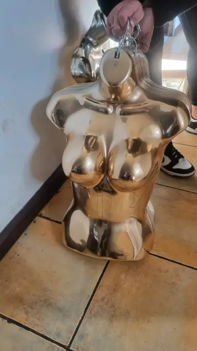 Maniquí de torso femenino para exhibición - miniatura 1