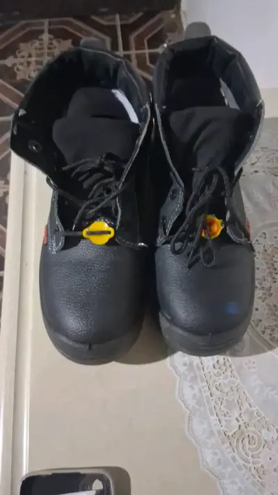 Botas de seguridad negras con protección - miniatura 1