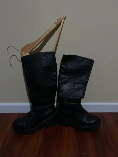Botas negras de cuero para mujer - miniatura 1
