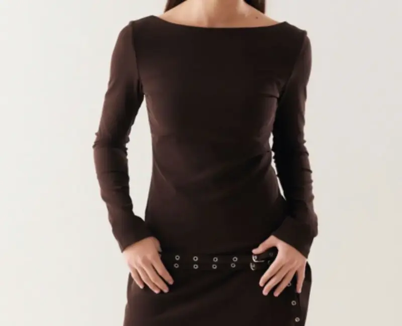 Vestido corto marrón con cinturón decorativo - 3