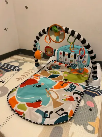 Gimnasio para bebé con piano y juguetes colgantes - miniatura 1