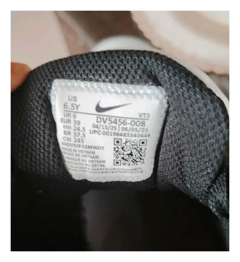 Zapatillas deportivas Nike blancas y negras - 3