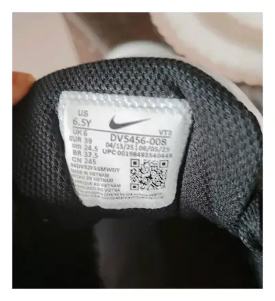 Zapatillas deportivas Nike blancas y negras - miniatura 3