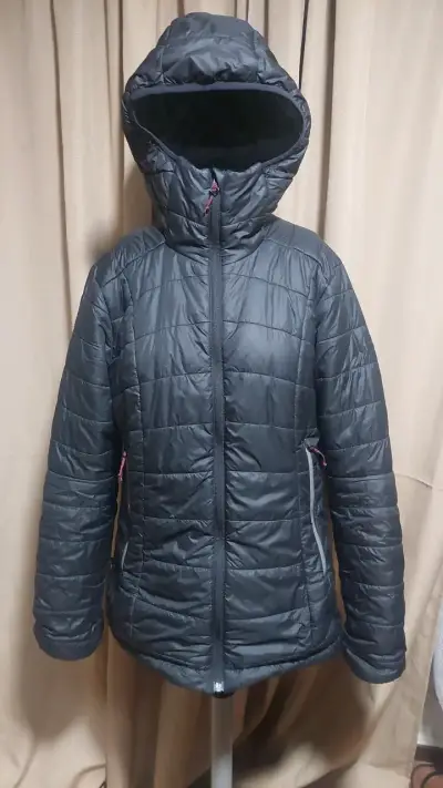 Chaqueta acolchada negra con capucha Decathlon - miniatura 1