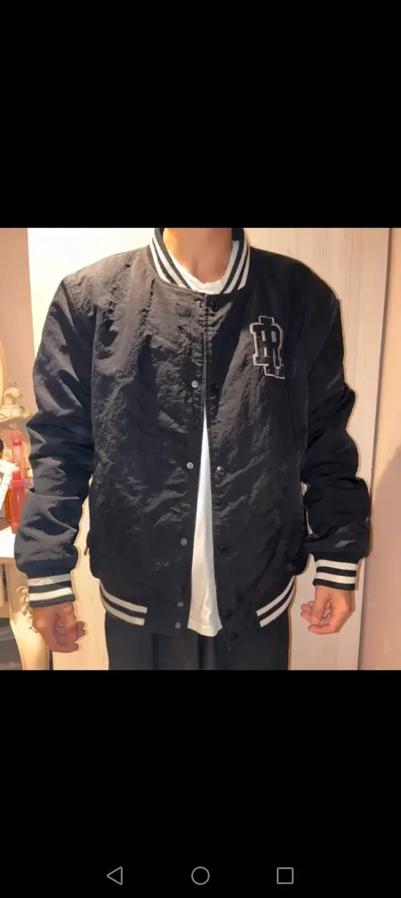 Chaqueta bomber negra con detalles blancos - 1
