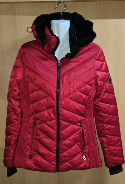 Chaqueta acolchada roja con capucha - miniatura 1