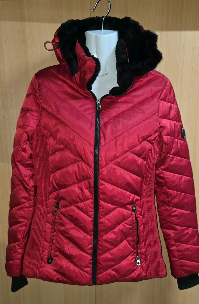 Chaqueta acolchada roja con capucha - 3