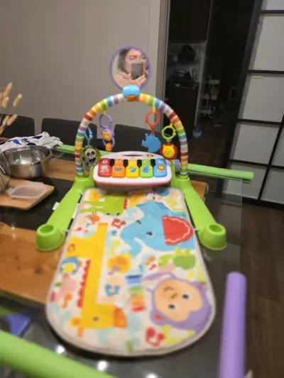 Gimnasio Fisher Price bebé con piano musical - miniatura 1