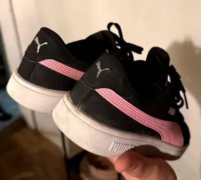 Zapatillas deportivas negras y rosadas Puma - miniatura 3