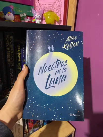 Libro 'Nosotros en la Luna' de Alice Kellen - miniatura 1