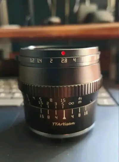 Lente TTArtisan 50mm f/1.2 para canon M - miniatura 3