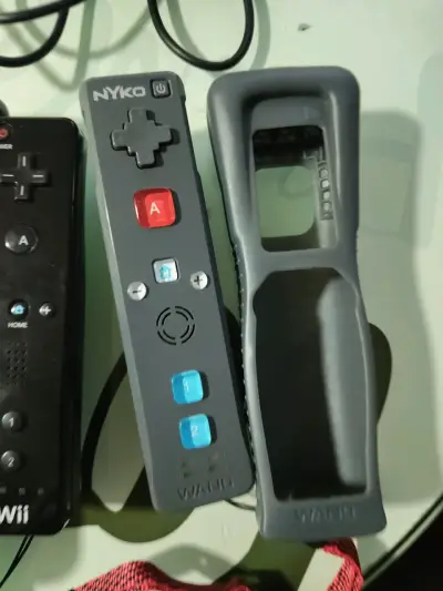 Consola Nintendo Wii con accesorios y controles - miniatura 4