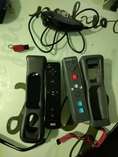 Consola Nintendo Wii con accesorios y controles - miniatura 5