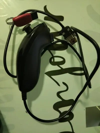 Consola Nintendo Wii con accesorios y controles - miniatura 6