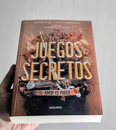 Libro 'Juegos Secretos' de Jennifer Lynn Barnes - miniatura 2
