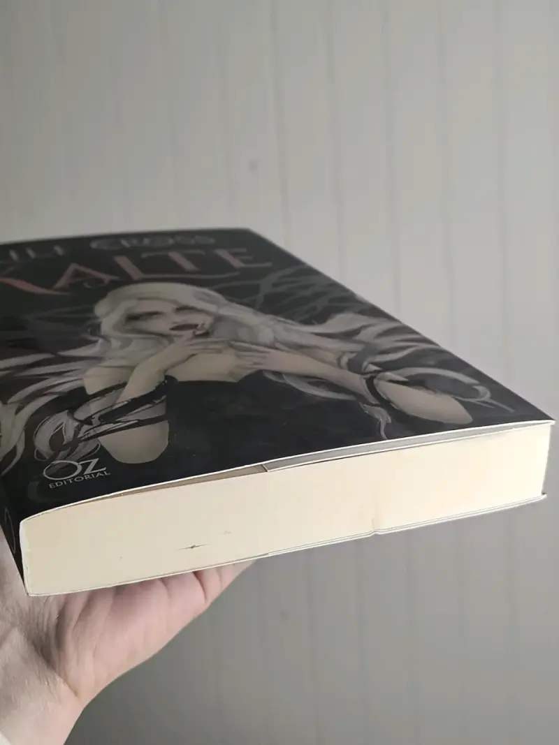 Libro 'Kalte' de Lili Cross en buen estado - 2